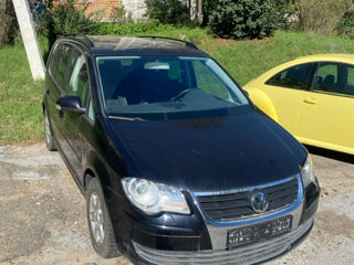 Volkswagen Touran foto 2