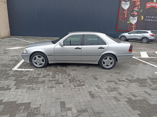 Mercedes C-Class foto 3