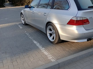 BMW 5 Series foto 2