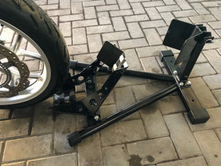 Stativ pentru transportarea motocicletelor
