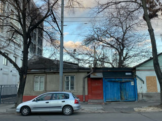 Casă pe pământ cu ogradă comună în centrul municipiului Chișinău. foto 8