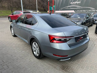 Skoda Superb foto 4