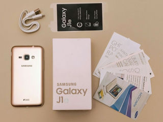 Samsung Galaxy J1 foto 1