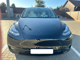 Tesla Model Y foto 3