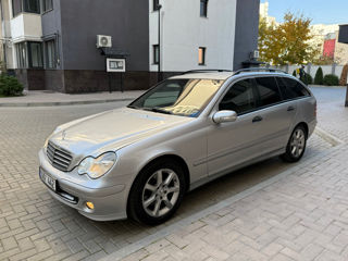 Mercedes C-Class foto 1