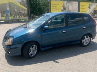 Nissan Almera Tino foto 2