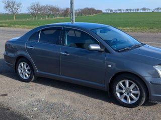 Toyota Avensis foto 2