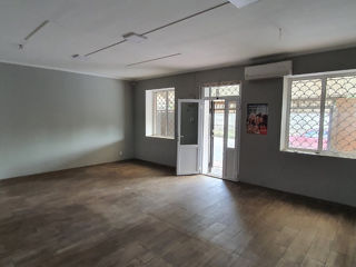 Oferim in chirie spatiu comercial 177 m2 foto 2