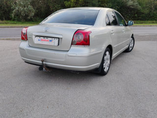 Toyota Avensis foto 6