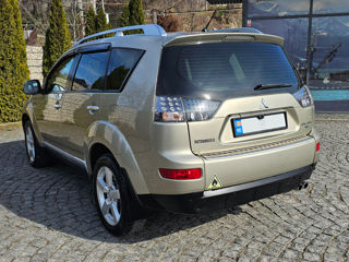 Mitsubishi Outlander foto 1