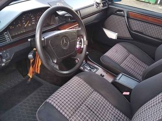 Mercedes Series (W124) foto 7