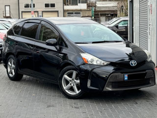 Toyota Prius v foto 3