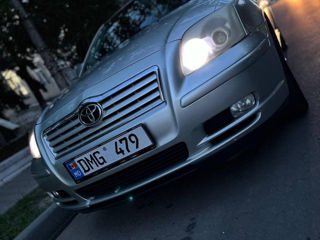 Toyota Avensis foto 1