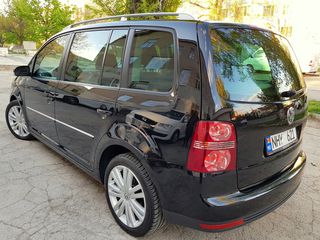 Volkswagen Touran foto 3