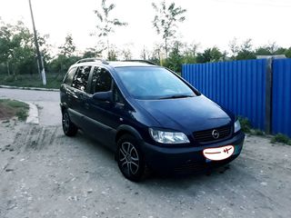 Opel Zafira foto 1