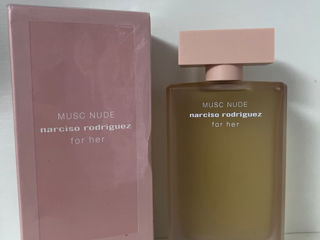 Narciso Rodriguez musc nude foto 2