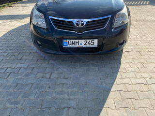 Toyota Avensis foto 1