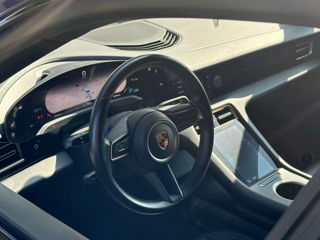 Porsche Taycan foto 8