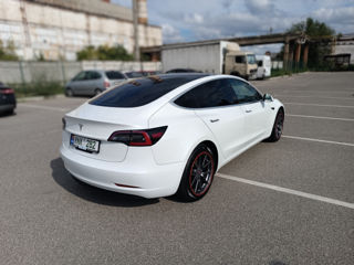 Tesla Model 3 foto 4