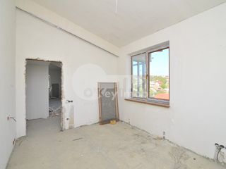 Apartament spațios, 105 mp, Botanica, 3 camere, 45000 € ! foto 3