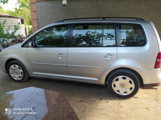 Volkswagen Touran foto 1