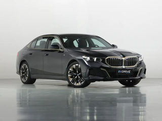 BMW 5 Series foto 2