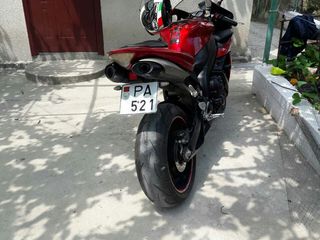 Yamaha R1 foto 3