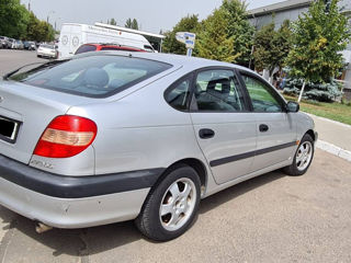 Toyota Avensis foto 4