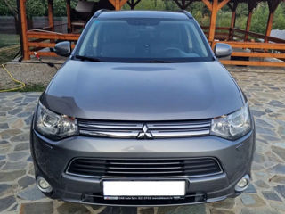 Mitsubishi Outlander foto 2