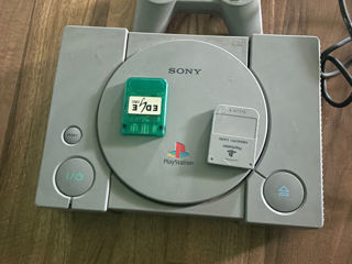 Vând Playstation One