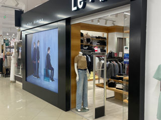 Se vinde magazin de haine in cc. Zity Mall фото 0