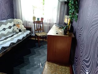 Vind apartament cu 3 odai in Falesti, 60 m.p, încălzirea autonoma foto 1