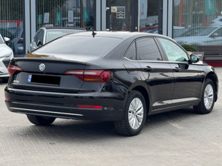 Volkswagen Jetta foto 4