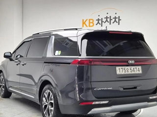 KIA Carnival foto 2