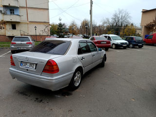 Mercedes C-Class foto 2