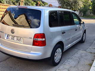 Volkswagen Touran foto 3