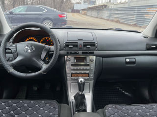 Toyota Avensis foto 8