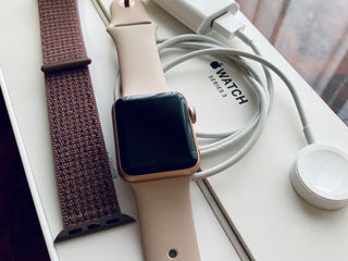 Vind Apple watch seria 3 , are pelicula de protecție , nu este zgirîiat,o centura cadou la el..