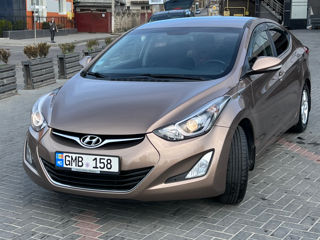 Hyundai Elantra foto 1