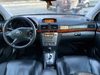 Toyota Avensis foto 7