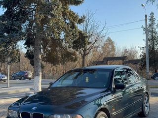 BMW 5 Series foto 2