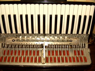 Vând acordeon italian 120 basi Titano foto 2