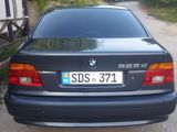 BMW 5 Series foto 2