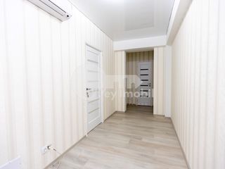 Apartament modern, spațios, bloc nou, reparat + mobilat, Centru, 400 € ! foto 8