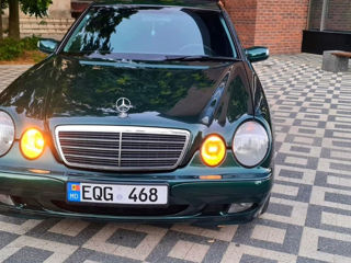 Mercedes E-Class foto 2