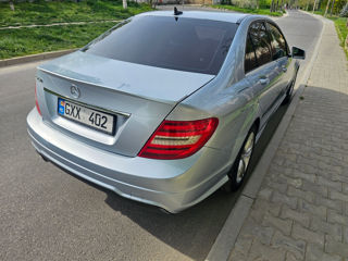 Mercedes C-Class foto 4