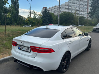 Jaguar XE foto 3