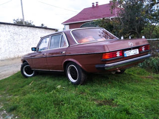 Mercedes Series (W123) foto 6