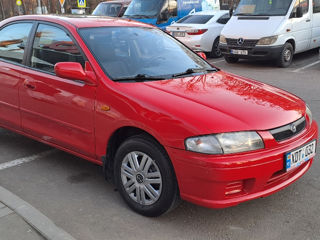 Mazda 323 foto 2