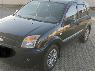 Ford Fusion foto 2